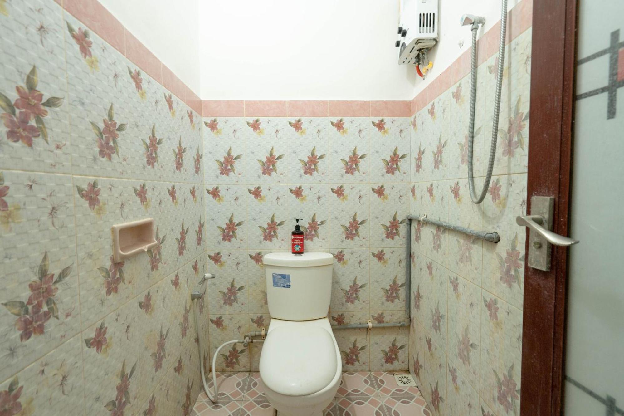 Hotel Reddoorz Near Buleleng Harbour 2 Singaraja Exterior foto