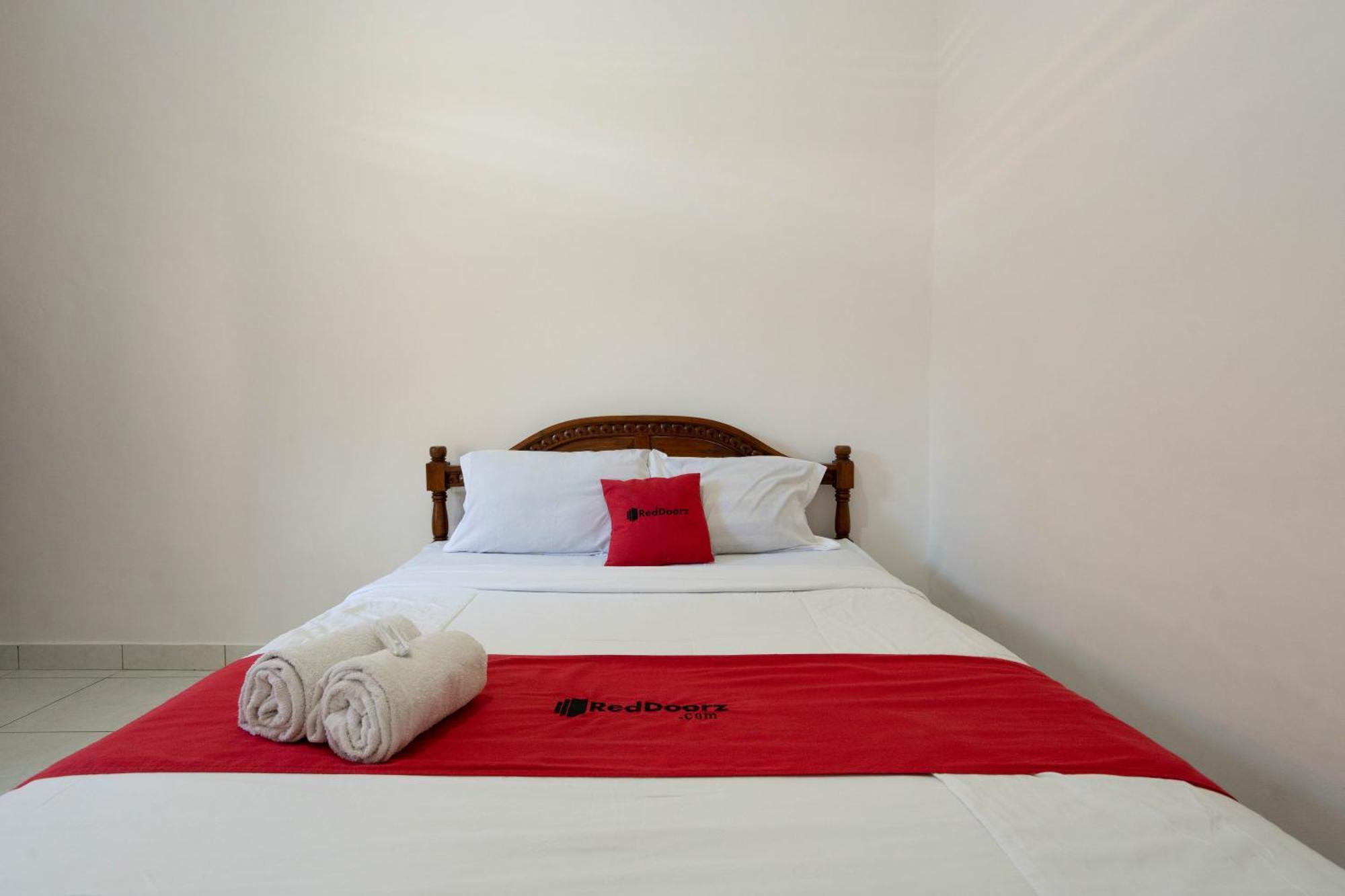 Hotel Reddoorz Near Buleleng Harbour 2 Singaraja Exterior foto
