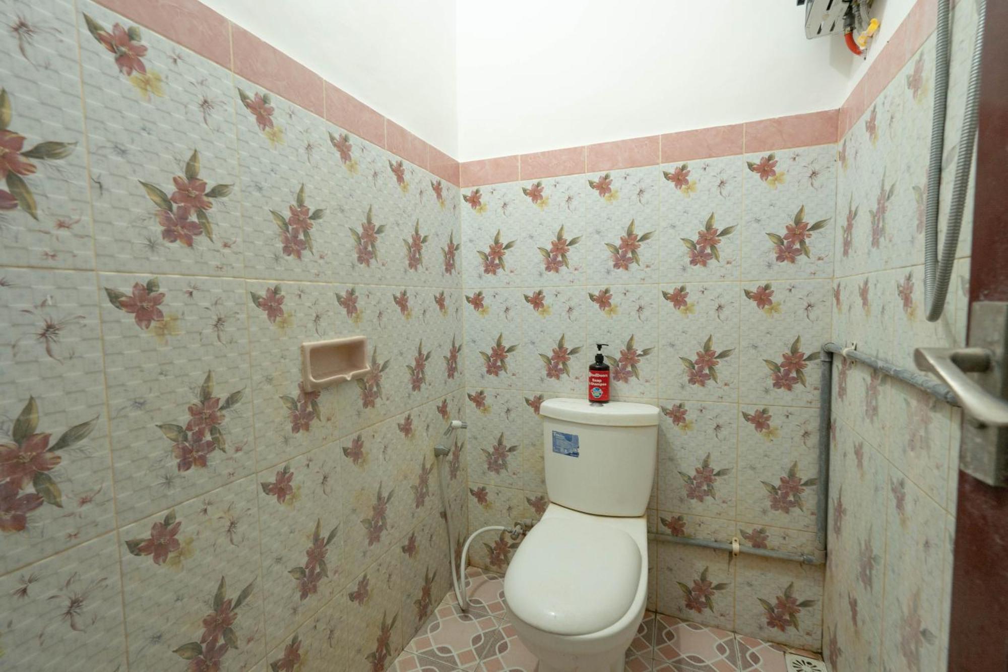 Hotel Reddoorz Near Buleleng Harbour 2 Singaraja Exterior foto