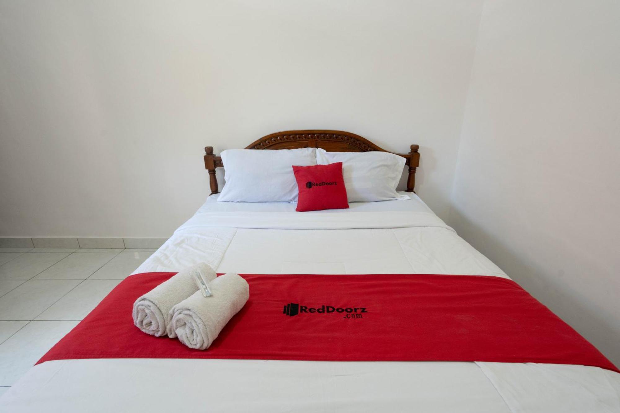 Hotel Reddoorz Near Buleleng Harbour 2 Singaraja Exterior foto